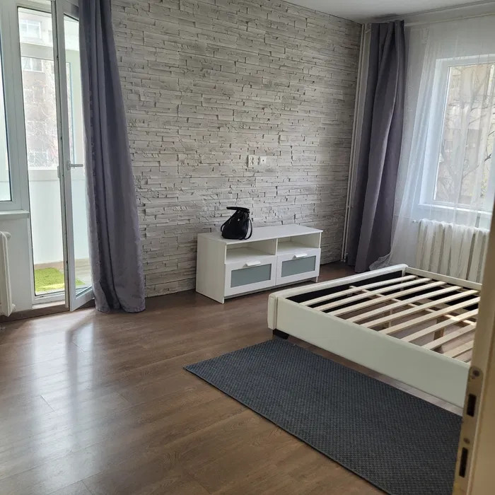 Crangasi | Garsoniera renovata modern | Balcon | 3 Minute metrou 