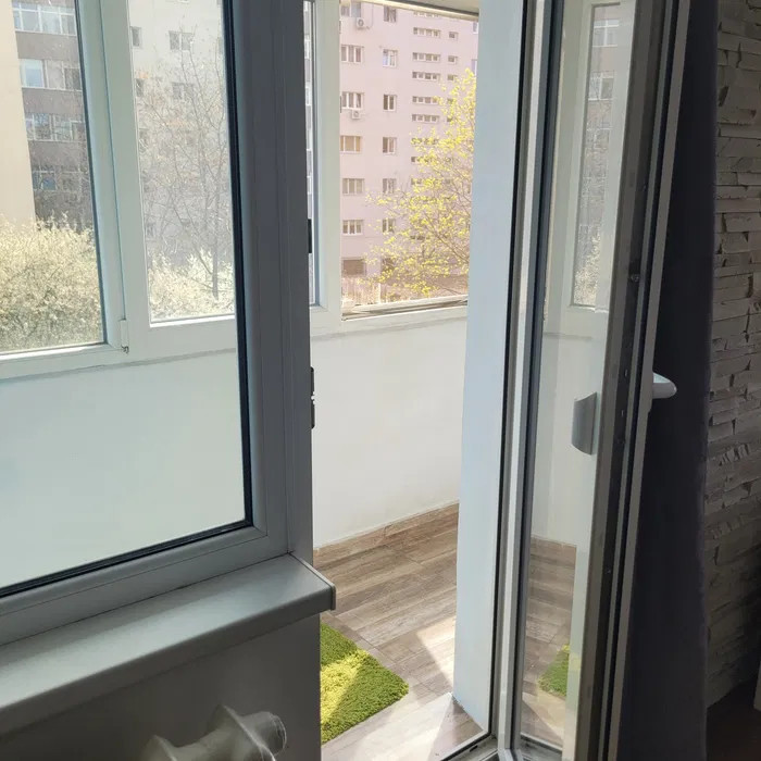 Crangasi | Garsoniera renovata modern | Balcon | 3 Minute metrou 