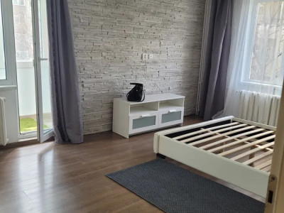 Crangasi | Garsoniera renovata modern | Balcon | 3 Minute metrou 