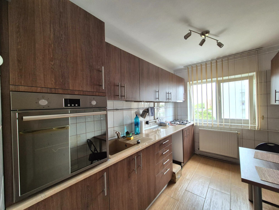 3 Camere Titan- Bd. 1 Decembrie | Balcon | 1986 | Anvelopat