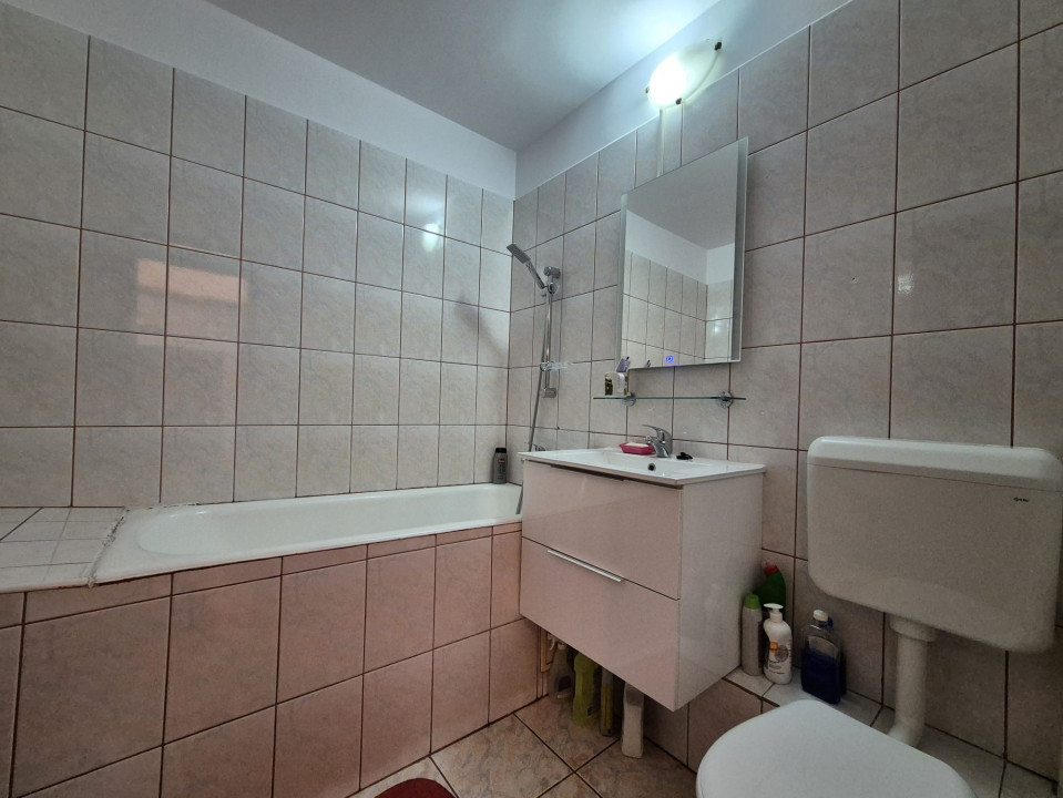 3 Camere Titan- Bd. 1 Decembrie | Balcon | 1986 | Anvelopat